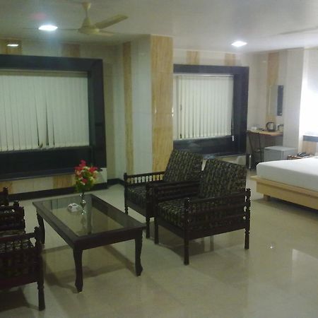 Hotel Arch Manor Deluxe Bhopal Kamer foto