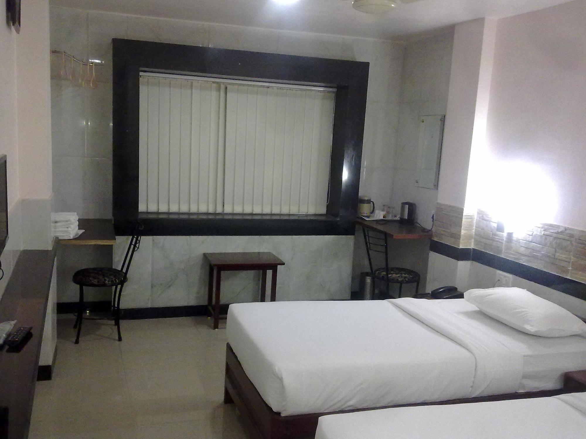 Hotel Arch Manor Deluxe Bhopal Kamer foto