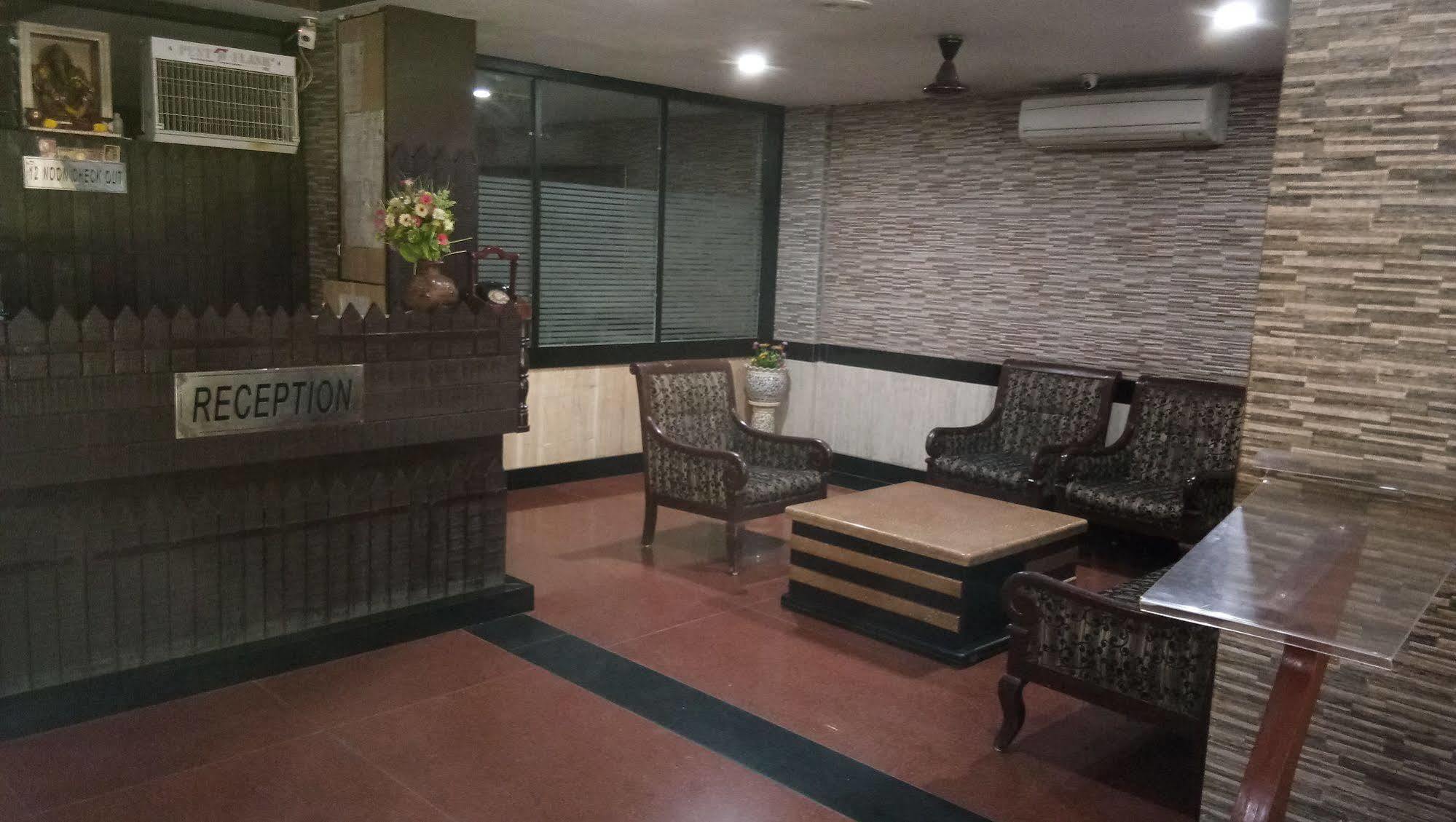 Hotel Arch Manor Deluxe Bhopal Buitenkant foto