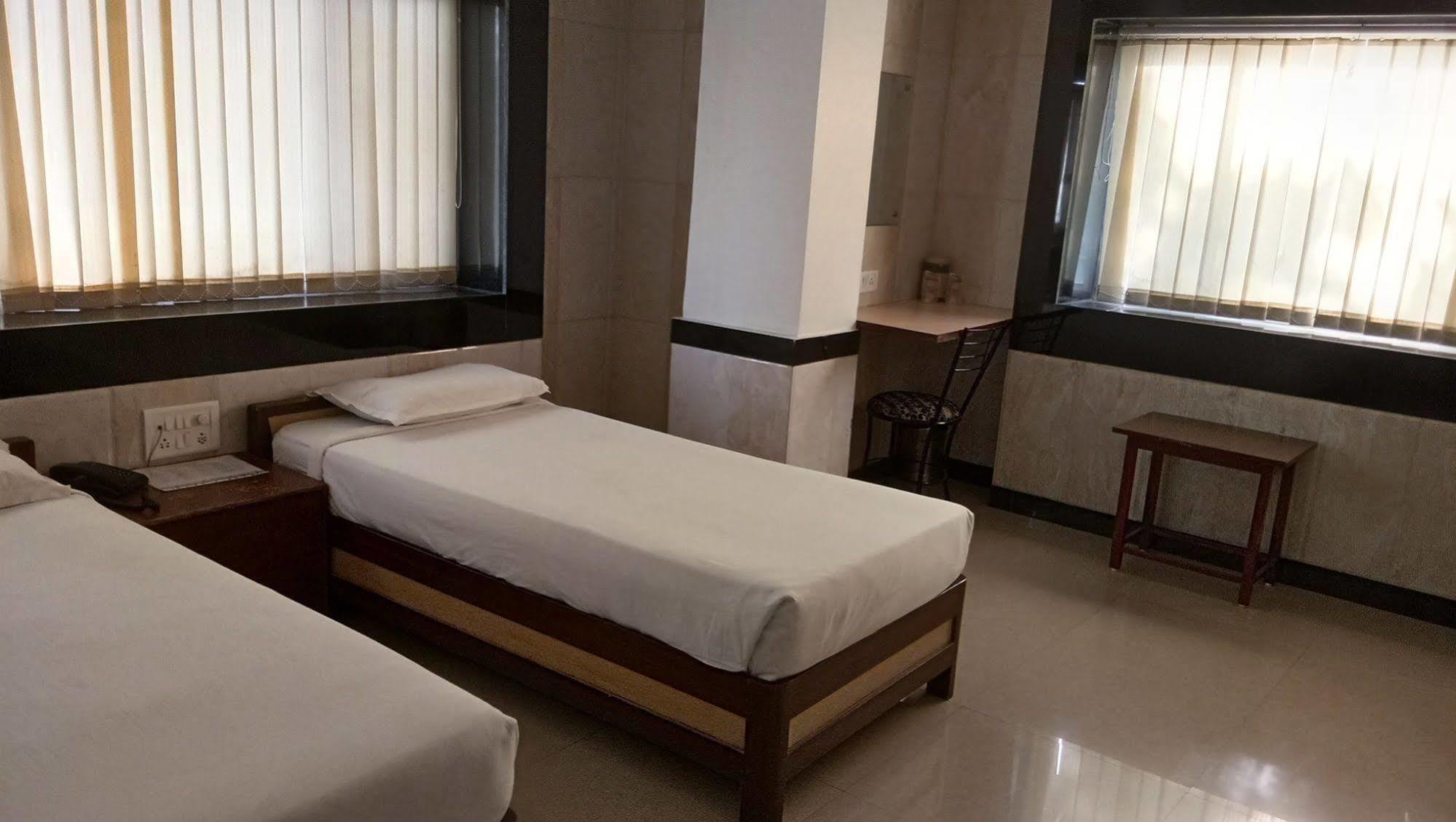 Hotel Arch Manor Deluxe Bhopal Buitenkant foto