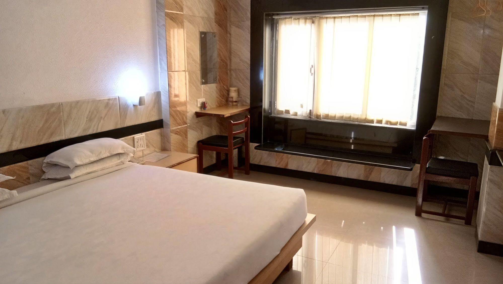 Hotel Arch Manor Deluxe Bhopal Buitenkant foto