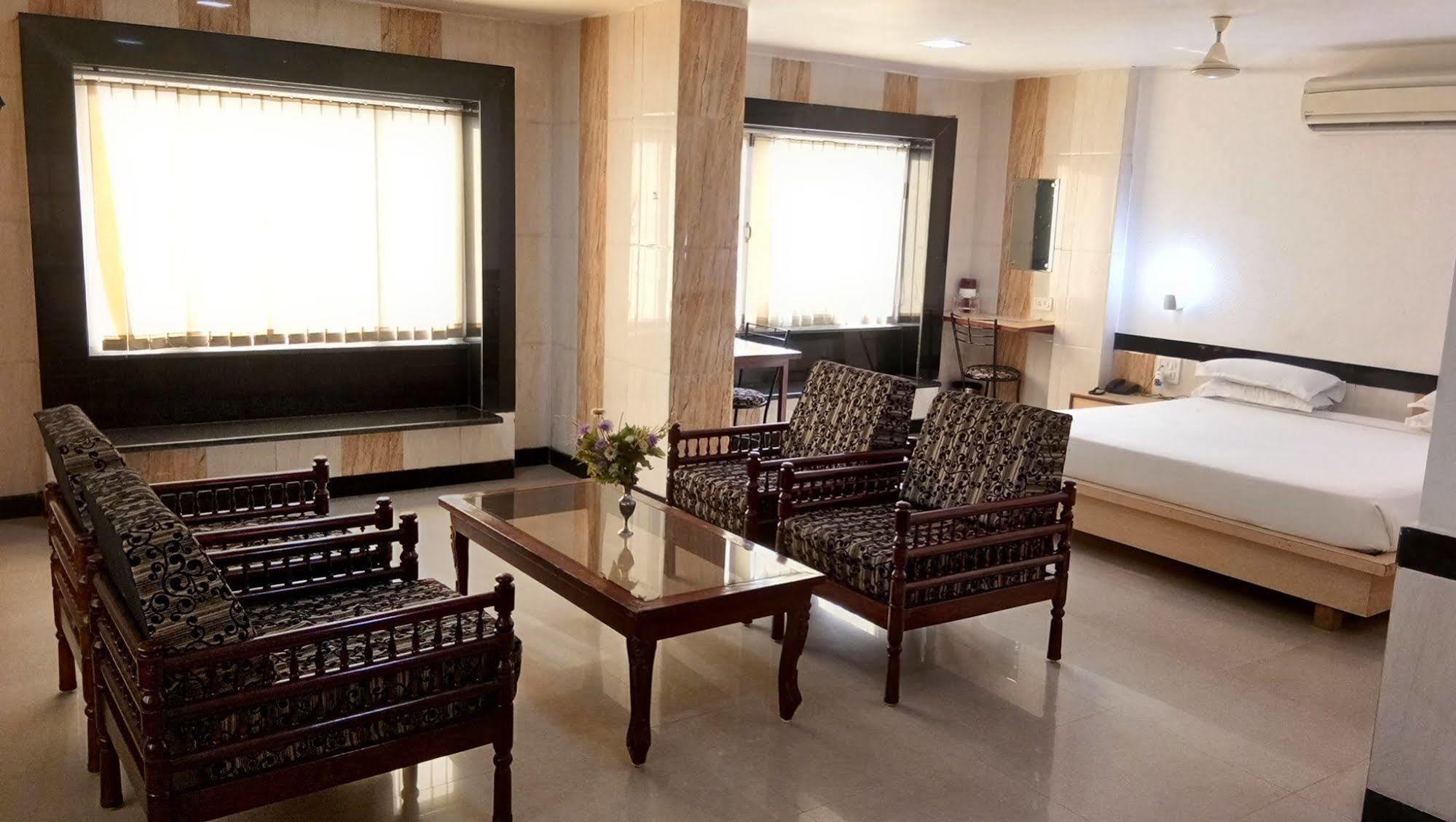 Hotel Arch Manor Deluxe Bhopal Buitenkant foto