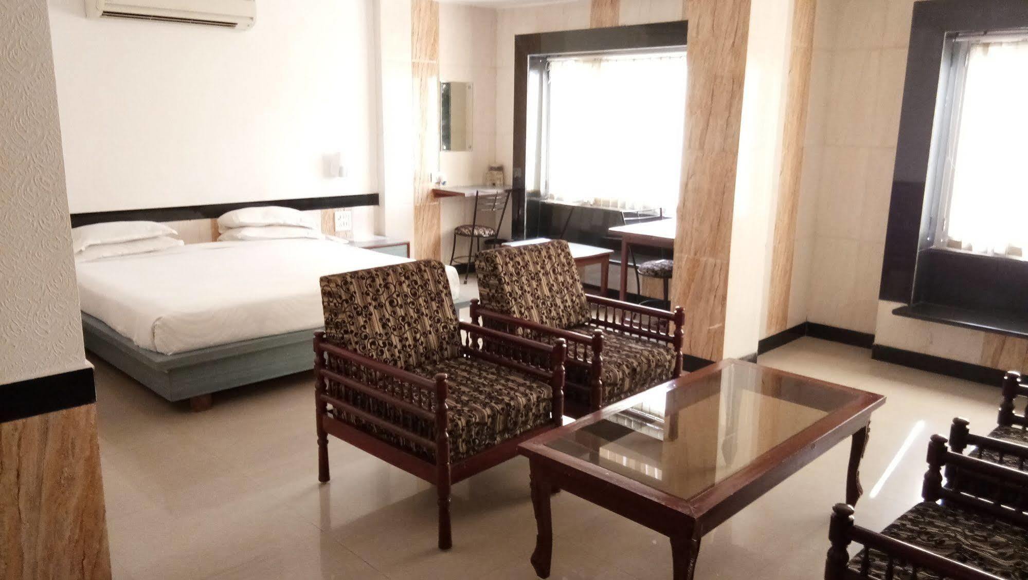 Hotel Arch Manor Deluxe Bhopal Buitenkant foto